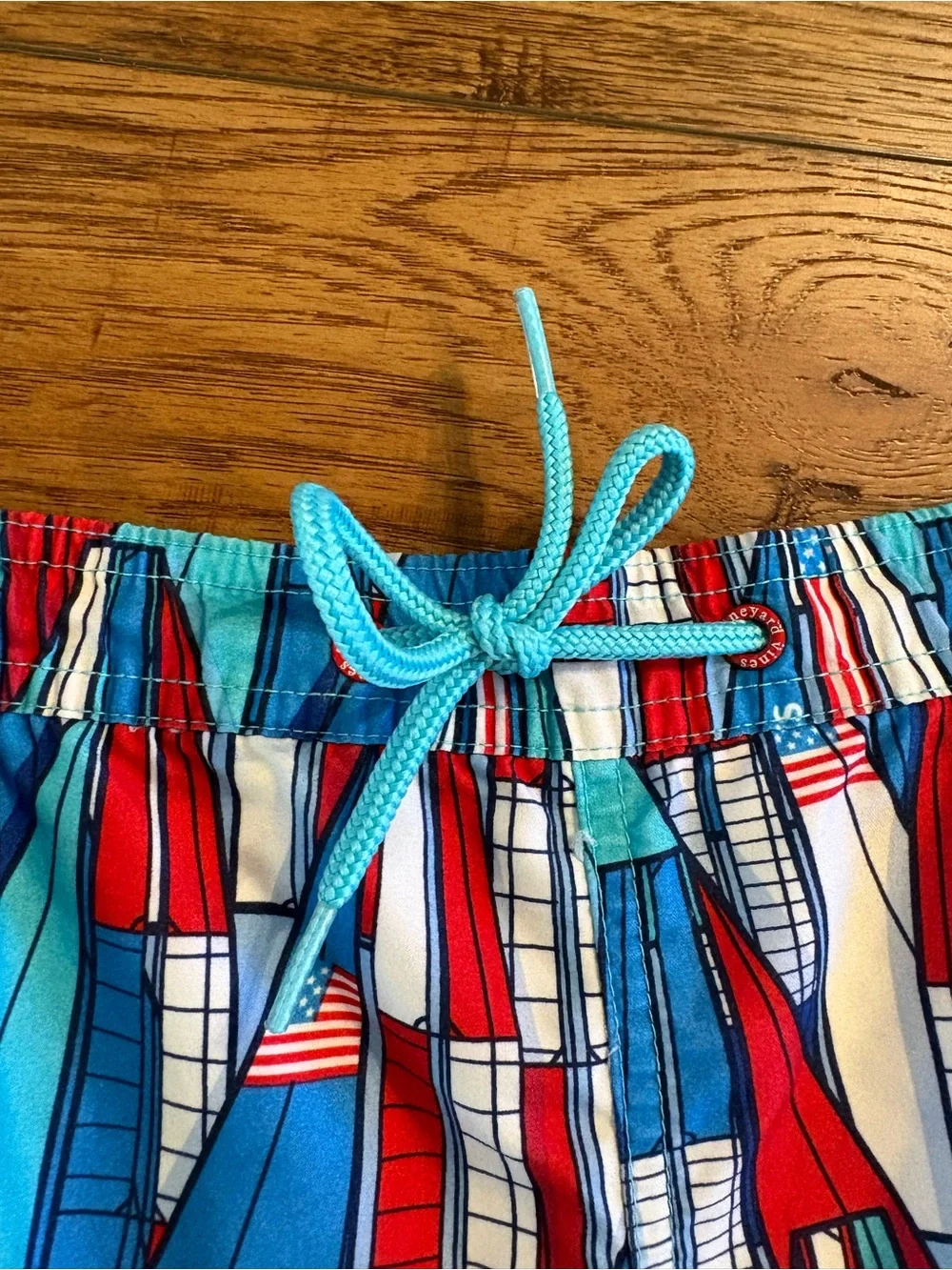 Vineyard Vines Sailboat USA Print Swim Trunks L